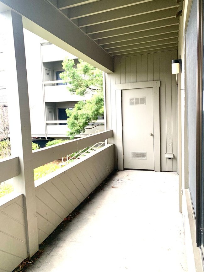 Building Photo - UPSCALE 2 BEDROOM CONDO WITH FIREPLACE, PO...