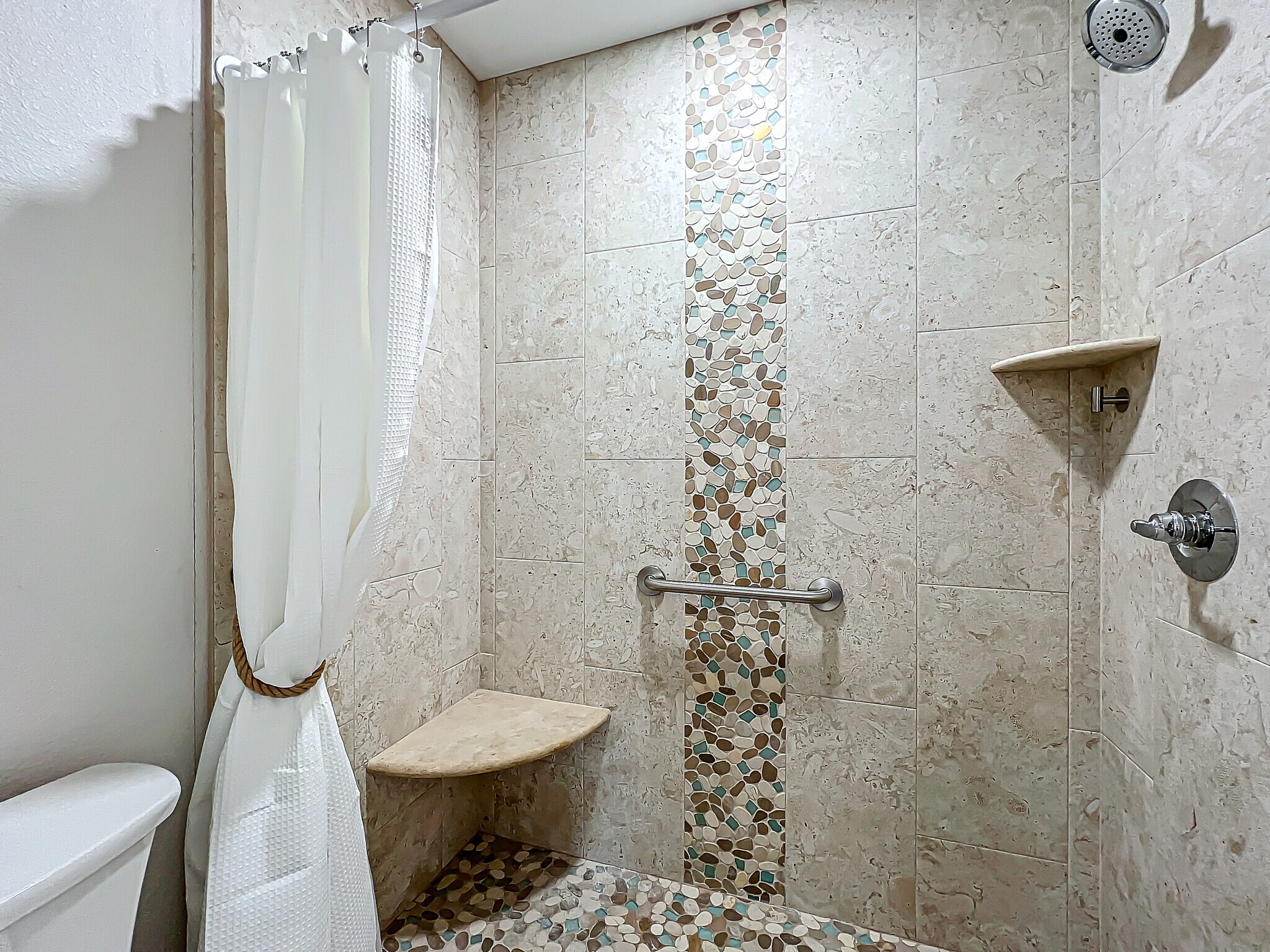 Building Photo - 1407 Pine Lake Dr