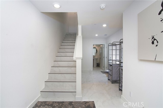 Building Photo - 1523 Doheny