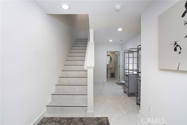Building Photo - 1523 Doheny Way