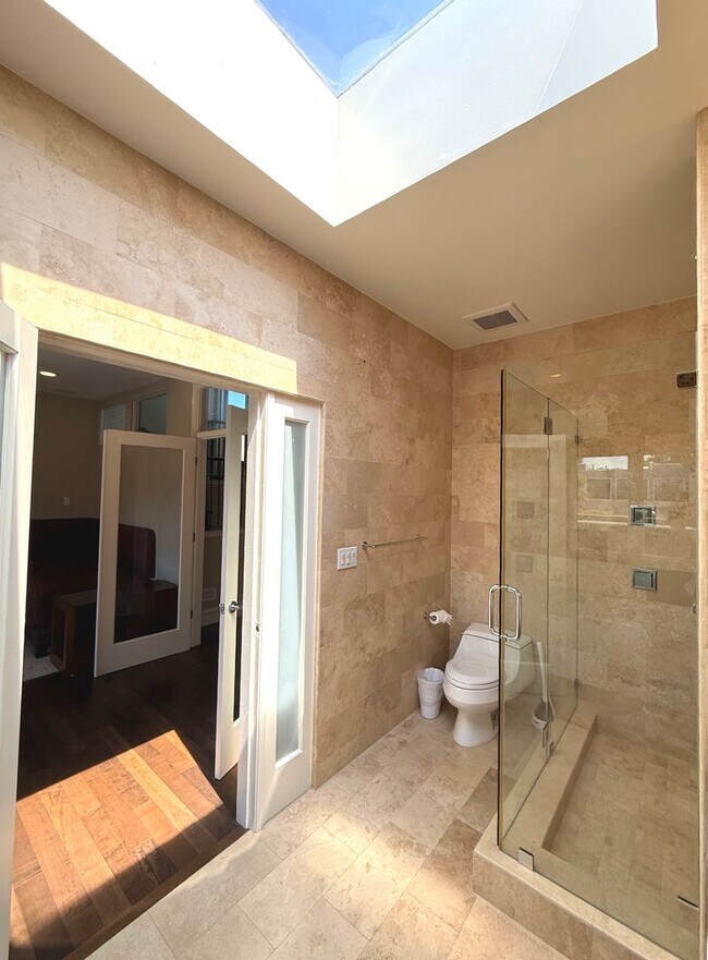 Building Photo - HUGE MODERN BRIGHT Potrero Hill Top Floor ...