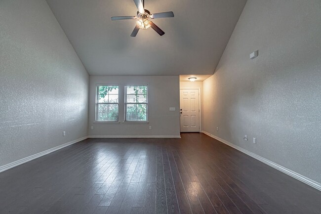 Building Photo - Spacious Centerton Duplex