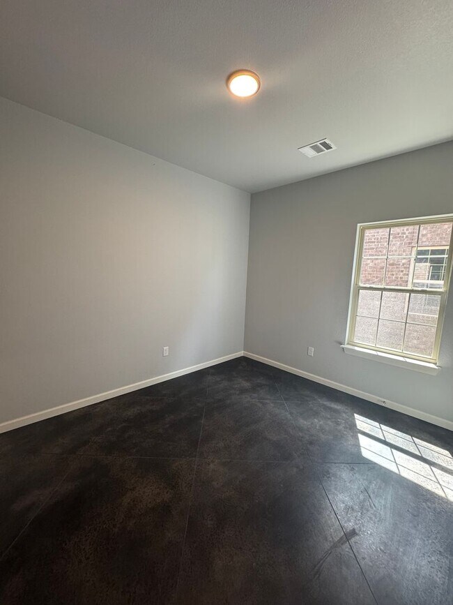 Building Photo - New built located in Beacon Pointe area!!!...