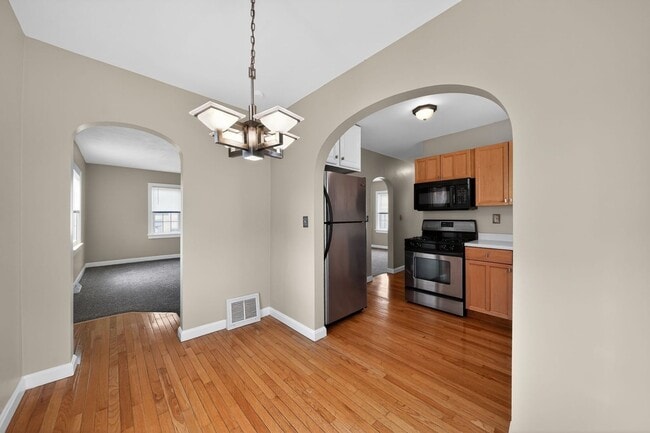 Building Photo - Updated Charming 2BR House in Plain Twp/Canton