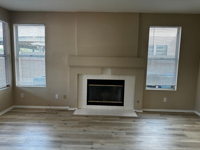 Building Photo - Beautiful Orangecrest Rental – Move-In Ready!