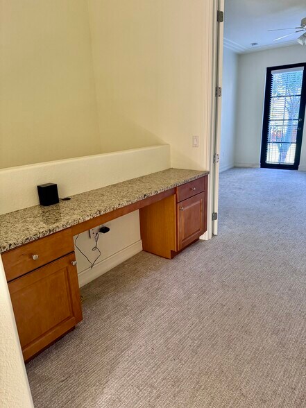 Building Photo - 9147 Delano St