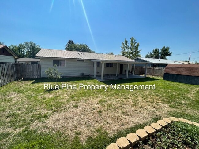 Building Photo - 740 Terrace Dr