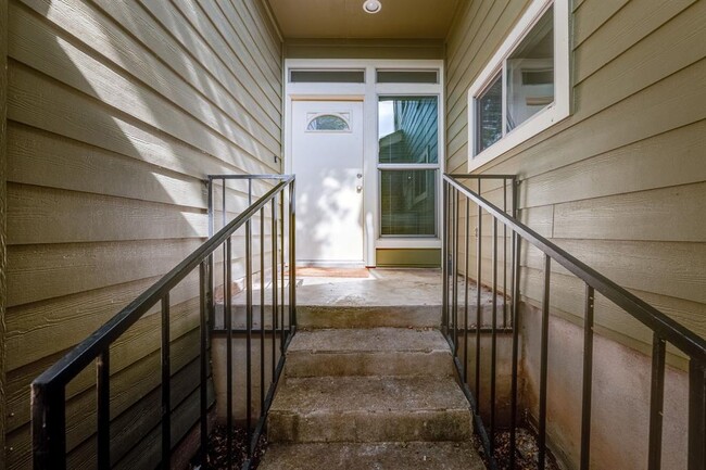 Building Photo - 8318 Greenslope Dr