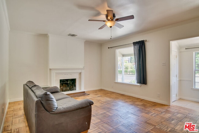 Building Photo - 10829 Kling St
