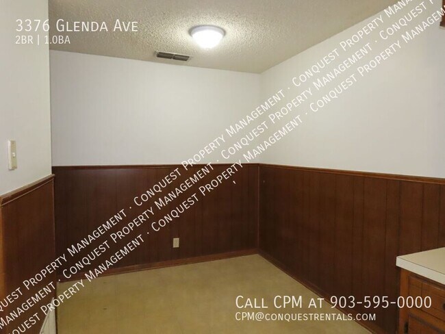 Building Photo - Water Paid! Cozy 2 Bedroom Duplex w/Fenced...