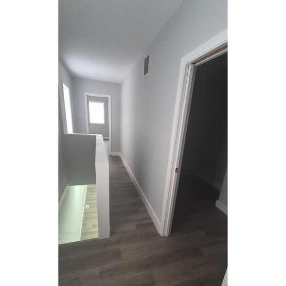 Building Photo - 647 S Pulaski St