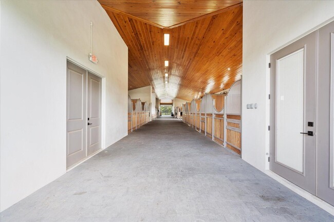 Building Photo - 15691 Sunnyland Ln