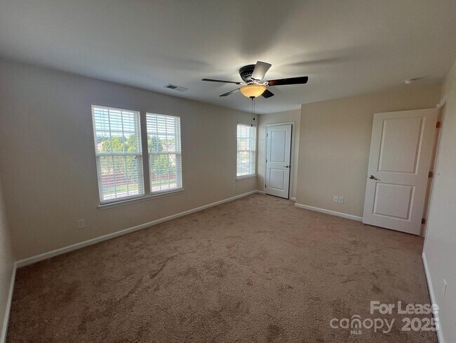 Building Photo - 207 Elba Dr