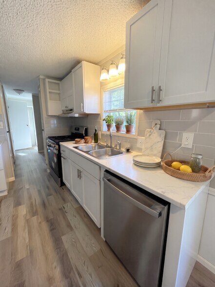 Building Photo - 28 Bellwood Dr