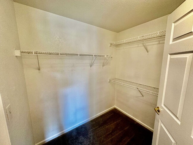 Building Photo - "Spacious 2-Bed, 2-Bath Condo with Pool Ac...