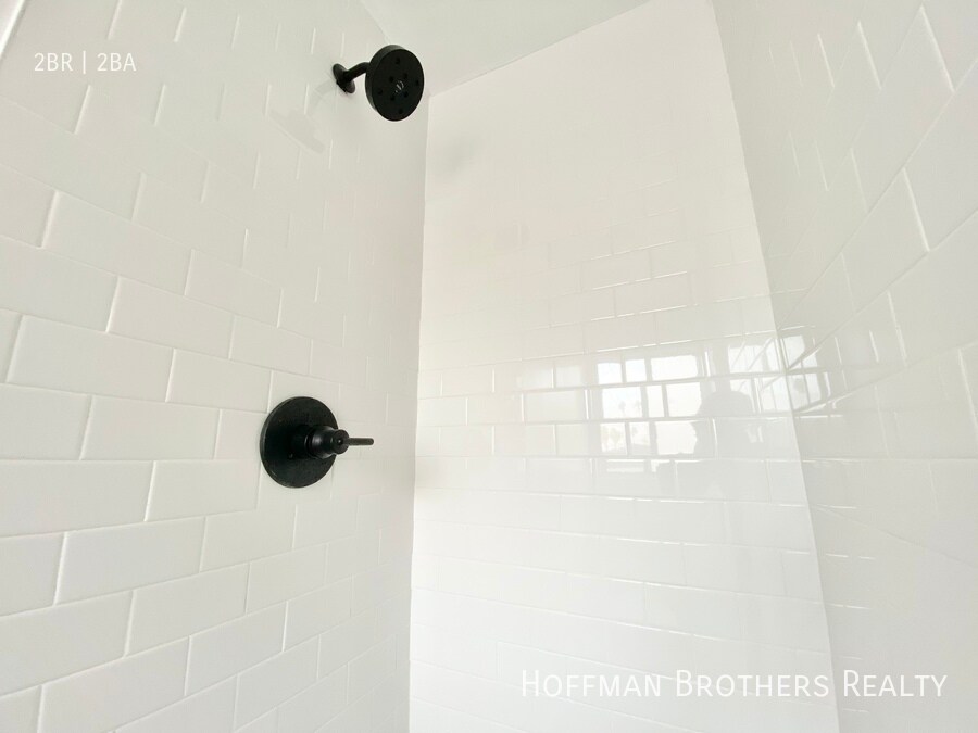 Building Photo - 136 S Oxford Ave