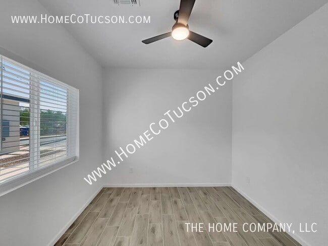 Building Photo - 1603 S Van Buren Ave