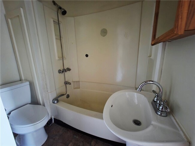 Building Photo - 385 S Main St