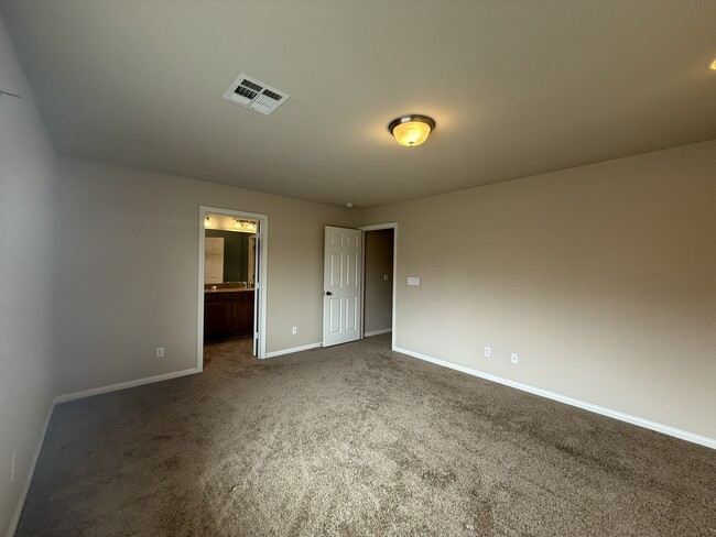 Building Photo - 6830 Philharmonic Ave