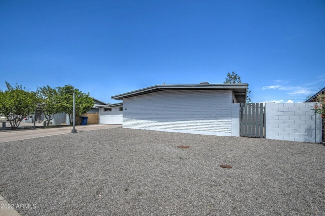 Building Photo - 1612 E Gaylon Dr