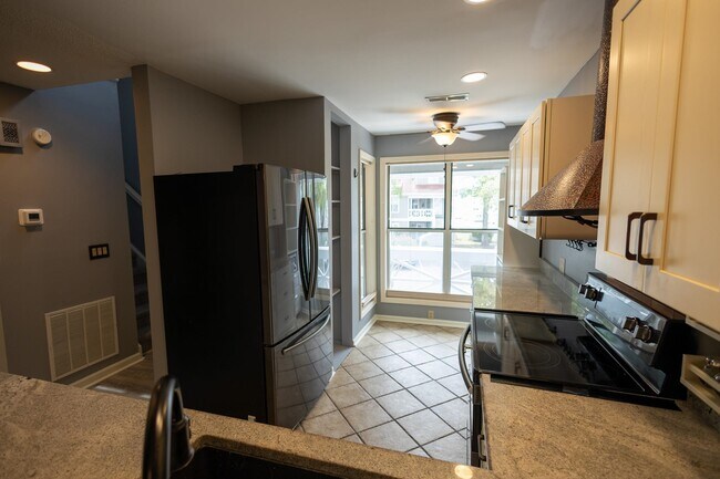 Building Photo - 1473 S Mariners Pointe