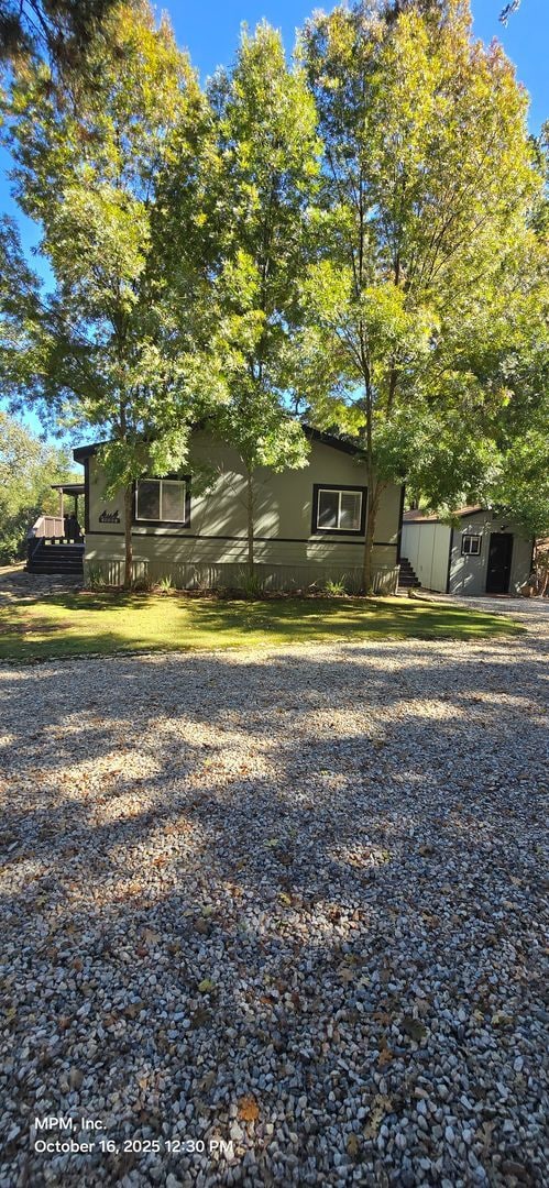 Building Photo - Large 3 bedroom home in the country