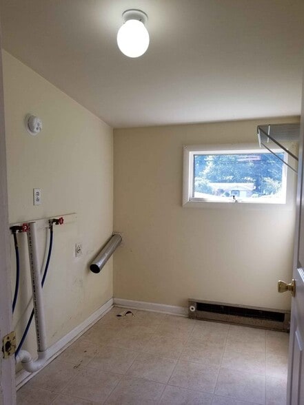 Laundry room with washer and dryer hookup - 225 Baugh Ln NE