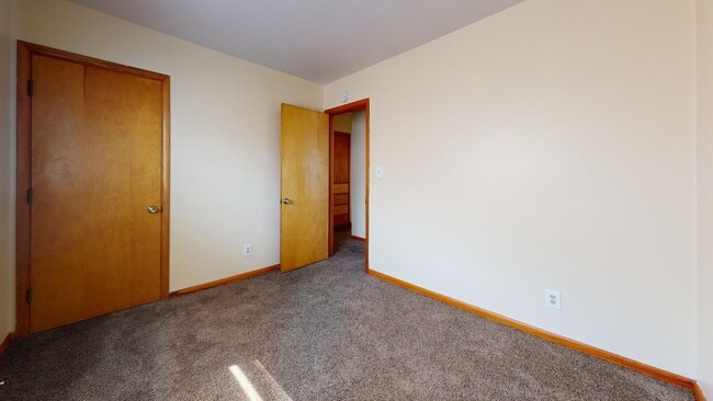 Building Photo - 3 Bedroom, 1 Bathroom House with Attached Garage