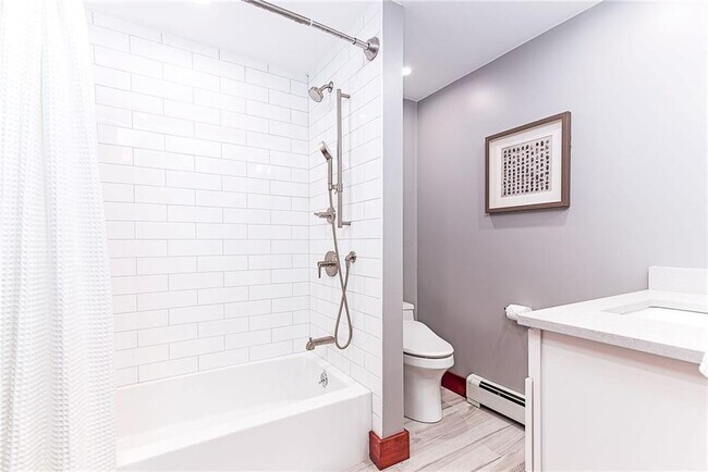 Building Photo - 14 Woodlake Dr