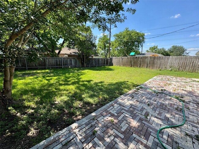 Building Photo - 5218 Willowbend Blvd