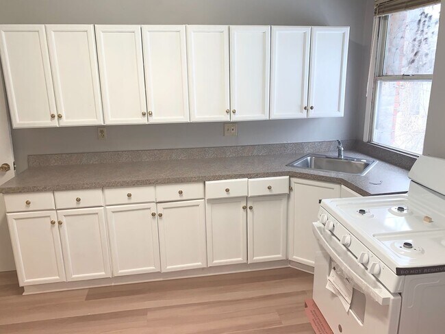 Primary Photo - 3 Bed 1 Bath Home in the Marshall-Shadelan...