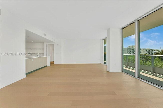Building Photo - 9221 E Bay Harbor Dr