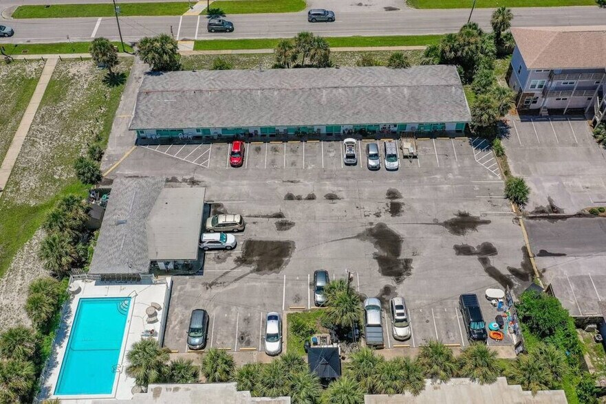 Building Photo - 302 Santa Rosa Blvd