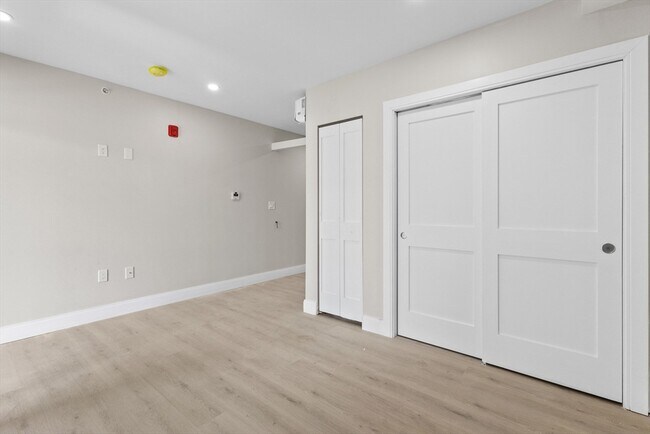 Building Photo - 153 Green St
