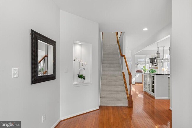 Building Photo - 301 Adelaide Dr