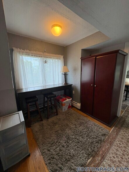 Building Photo - 370 Main St