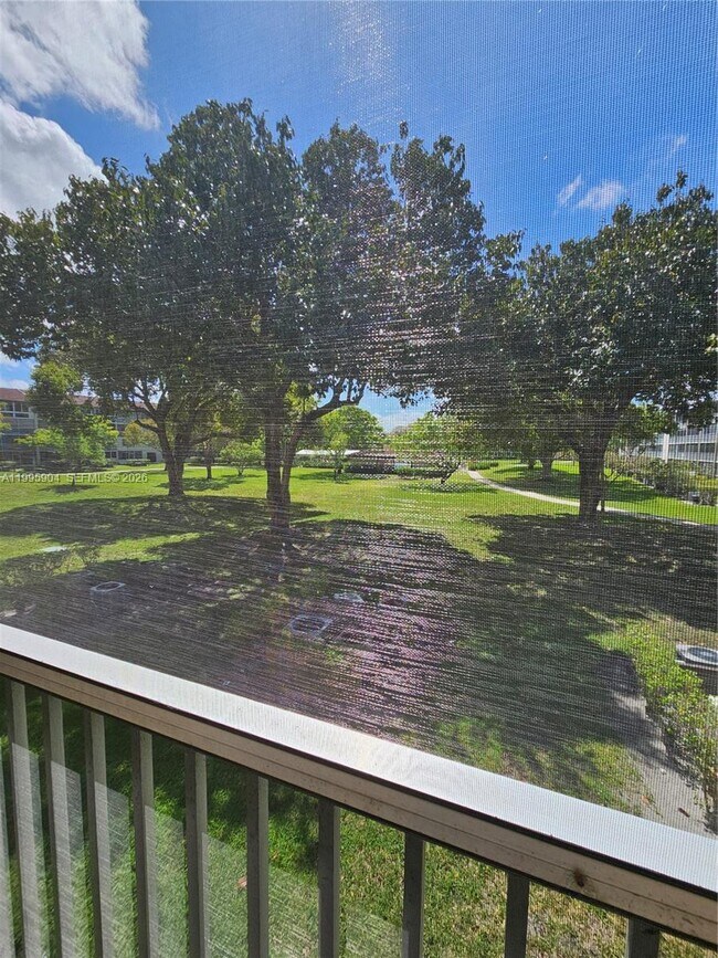 Building Photo - 800 SW 131st Ave