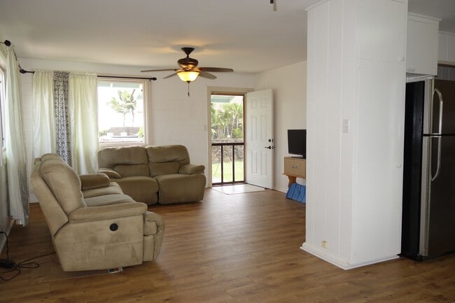 Building Photo - 3 BD / 1.5 BA Home in Waialua!
