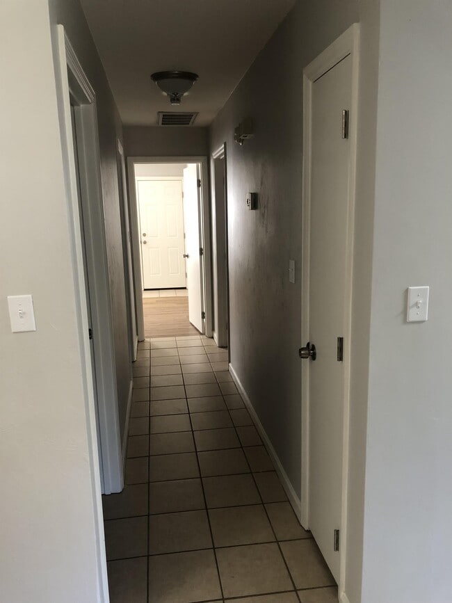 Building Photo - 1095 Rockbrook Ct