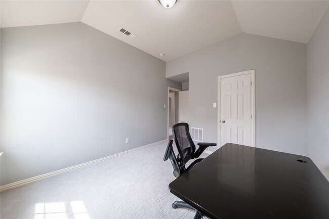 Building Photo - 2432 Greenbrook Dr