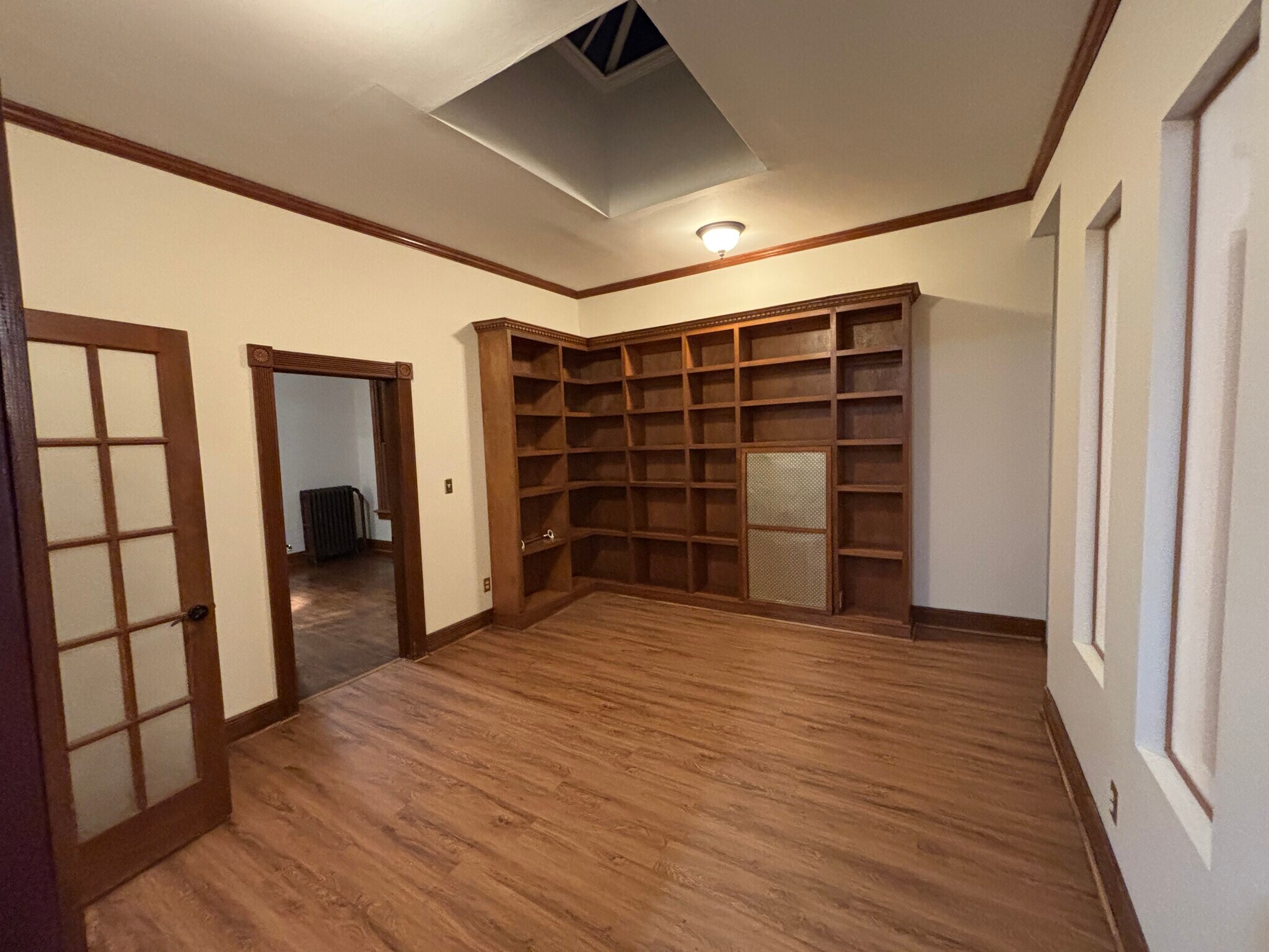 Building Photo - 941 W 7th St