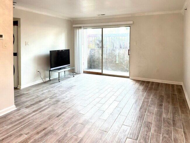 Building Photo - 1260 Sugarwood Cir