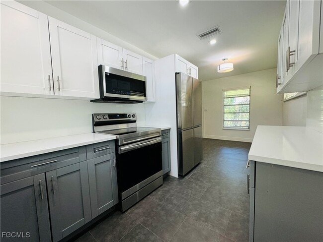 Building Photo - 311 Royal Palm Park Rd