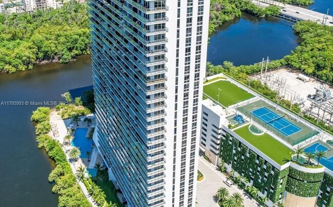 Primary Photo - 16385 Biscayne Blvd
