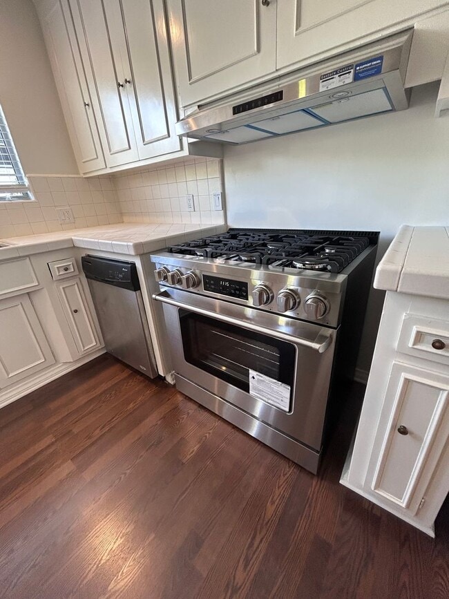 Building Photo - 9080 Shoreham Dr