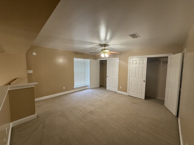 Building Photo - 3 br 2 bath across from the TAC