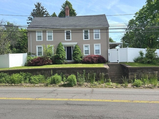 Primary Photo - 566 W Main St