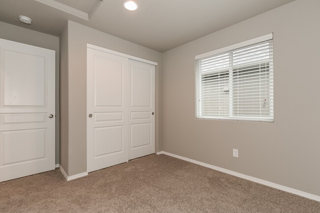 Building Photo - Beautiful 2 bedroom/1 bath home in Cottage Grove
