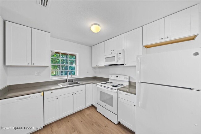 Building Photo - 935 S Tropical Trail