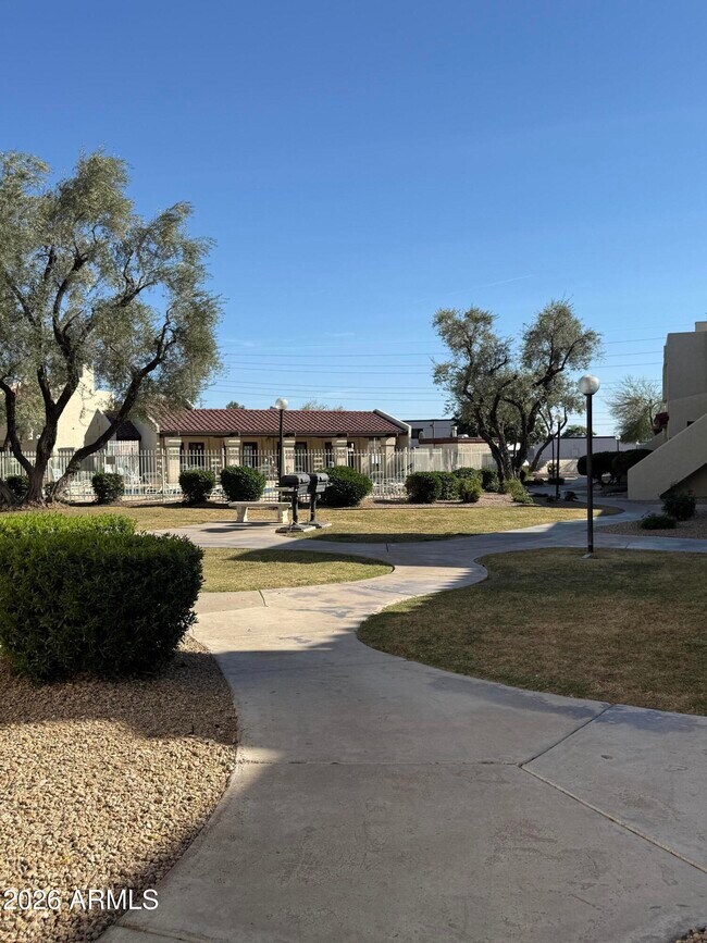 Building Photo - 2020 W Union Hills Dr